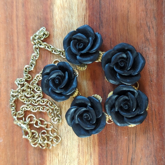 🖤 Matte Black Rose Necklace - Picture 2 of 3